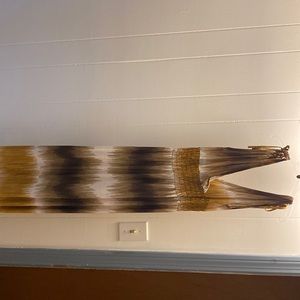 Good used condition dress. I am 5’8” and this hits the floor on me.